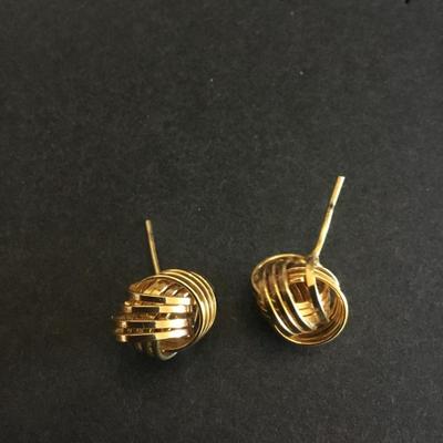 Vintage gold tone stud earrings