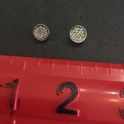 Beautiful Silvertone crystal stud earrings very beautiful