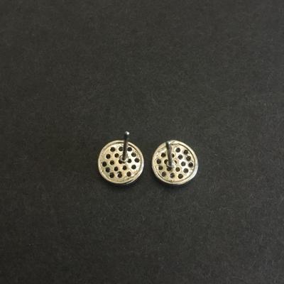 Beautiful Silvertone crystal stud earrings very beautiful