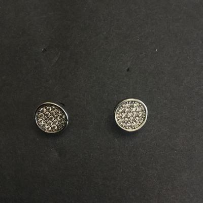 Beautiful Silvertone crystal stud earrings very beautiful