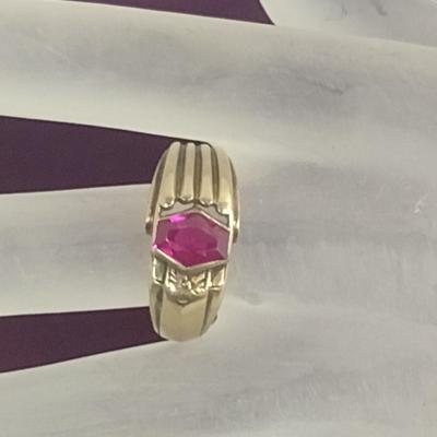 10 Karat Yellow Gold and Pink Stone Ring- Approx Size 9- Approx Total Weight 5.0 Grams (#39)