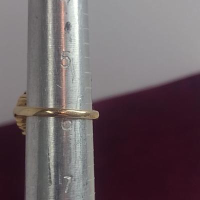 10 Karat Yellow Gold and Green Stone Ring- Approx Size 6- Approx Total Weight 3.9 Grams (#40)