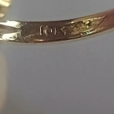 10 Karat Yellow Gold and Green Stone Ring- Approx Size 6- Approx Total Weight 3.9 Grams (#40)