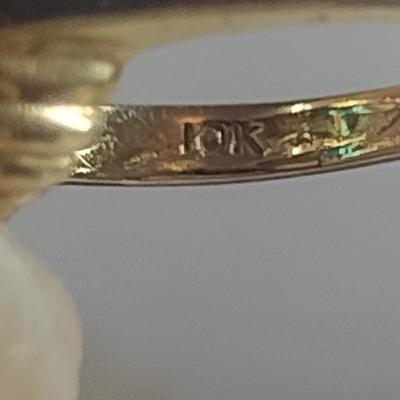 10 Karat Yellow Gold and Green Stone Ring- Approx Size 6- Approx Total Weight 3.9 Grams (#40)