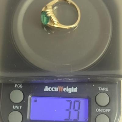 10 Karat Yellow Gold and Green Stone Ring- Approx Size 6- Approx Total Weight 3.9 Grams (#40)