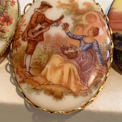 Brooch Lot
