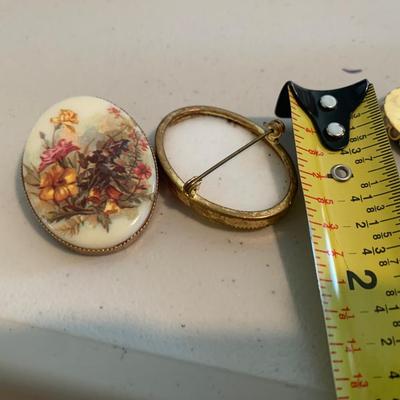 Brooch Lot