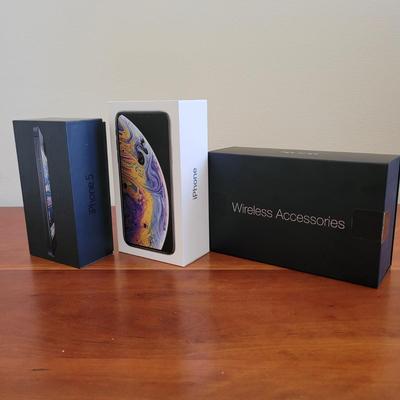 Two iPhones and Wireless Microphone (BR2-EL)