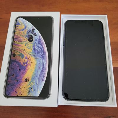 Two iPhones and Wireless Microphone (BR2-EL)