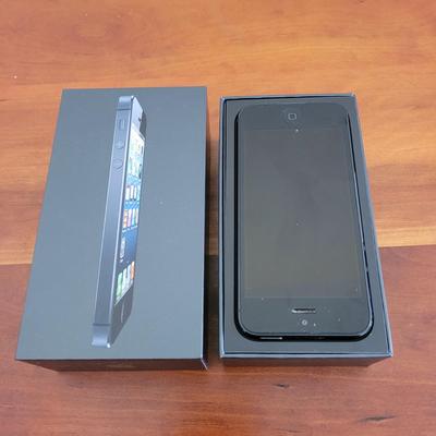 Two iPhones and Wireless Microphone (BR2-EL)