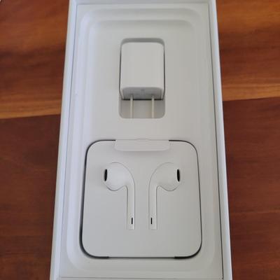 Two iPhones and Wireless Microphone (BR2-EL)