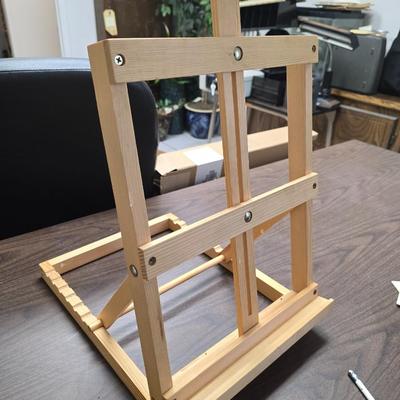 Desk easel
