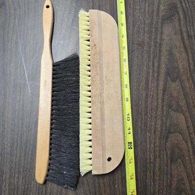2 brushes