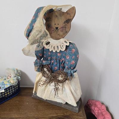 Wooden cat thingy