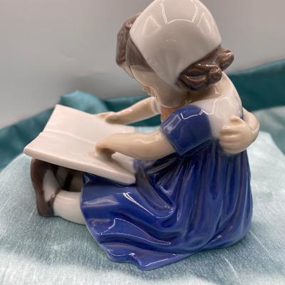 Sale Photo Thumbnail #308: Royal Copenhagen   Porcelain (underglaze) 
4 inches wide x 3.75 inches tall 
Excellent condition 
Retail $80..00
