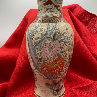 Sale Photo Thumbnail #316: Opaque pink overglaze enamel in the Chinoiserie style.
Pink and rose color / colloidal gold
Hand  painted in Macau   Excellent condition
12 inches tall x 4.5 inches wide 
Retail $175