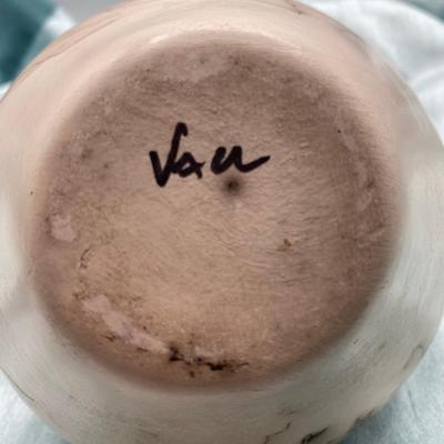 Sale Photo Thumbnail #320: Signed - Vail  
The Vail family is well known for their contemporary style of pottery known as 'horse hair'.  
Very good condition, 4.5 inches diameter 
Retail  $25 TO $60