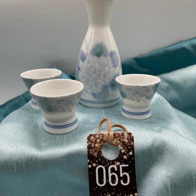 Sale Photo Thumbnail #323: Flask and 3 cups, signed.  White and blue.
Floral design, excellent condition 
Retail 40.00 to $70