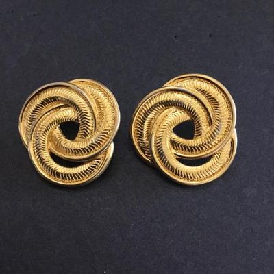 Vintage gold tone earrings very nice
