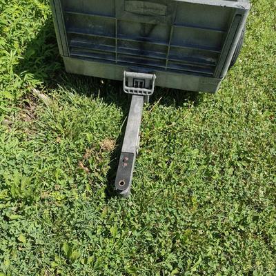 Rubbermaid Pull Behind Garden Cart