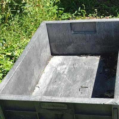 Rubbermaid Pull Behind Garden Cart