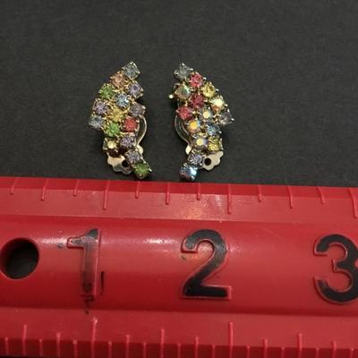 Beautiful Silvertone multicolored aurora borealis crystal clip on earrings. Very beautiful very nice.