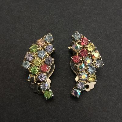 Beautiful Silvertone multicolored aurora borealis crystal clip on earrings. Very beautiful very nice.