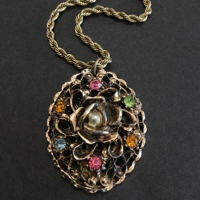 Beautiful vintage, multicolored, rhinestone pendant and chain necklace. Very nice very beautiful.