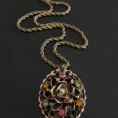 Beautiful vintage, multicolored, rhinestone pendant and chain necklace. Very nice very beautiful.