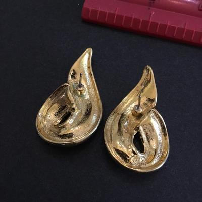 Very nice vintage goldtone swirl design makers, mark statement earrings