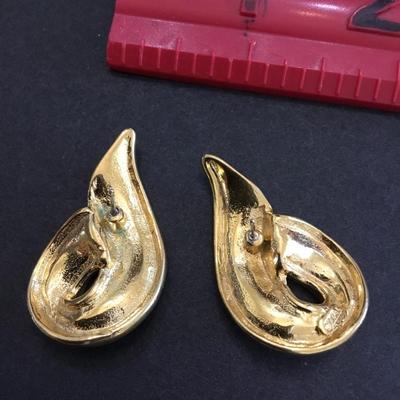 Very nice vintage goldtone swirl design makers, mark statement earrings