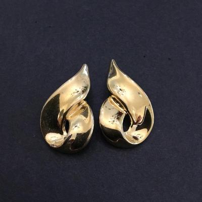 Very nice vintage goldtone swirl design makers, mark statement earrings