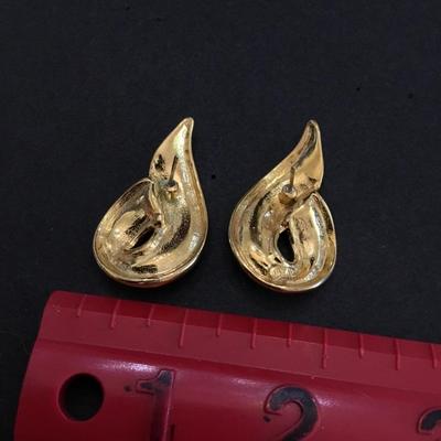 Very nice vintage goldtone swirl design makers, mark statement earrings