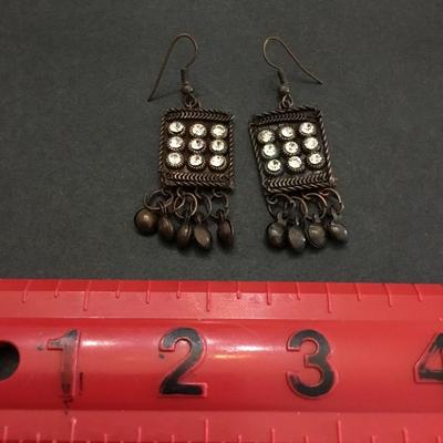 Vintage rhinestone dangle earrings. Very cute.