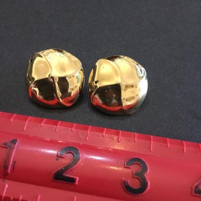 Very nice gold tone chunky stud earrings