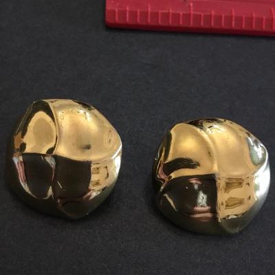 Very nice gold tone chunky stud earrings