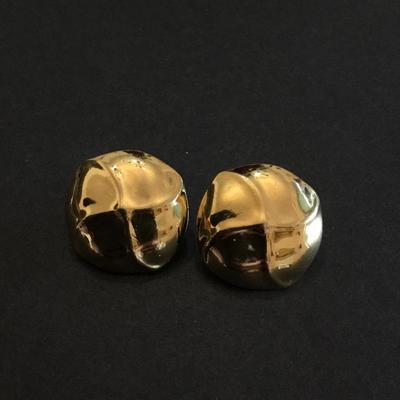 Very nice gold tone chunky stud earrings