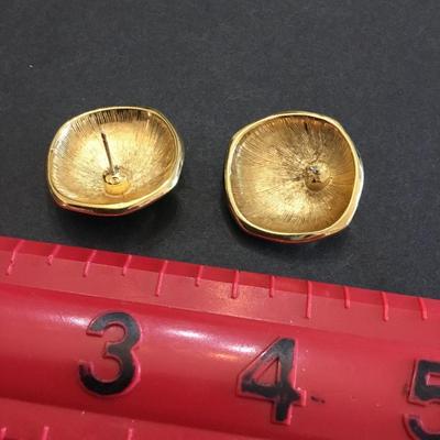 Very nice gold tone chunky stud earrings