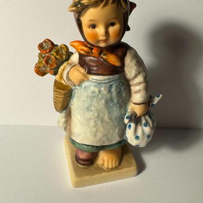 HUMMEL Figurine "Weary Wanderer" #204