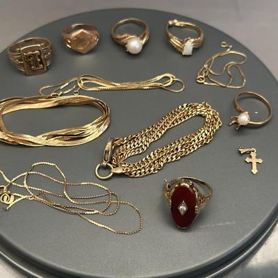 Lot of Misc. Gold Jewelry & Rings
