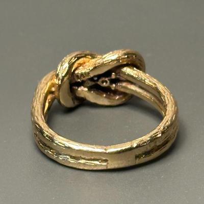 14k Gold Ring w/ Stones - 8g