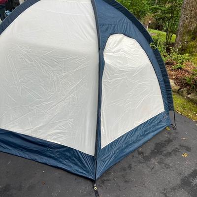 5’ x 4’ Diamond Brand Tent Plus Sleeping Bags (G-RG)