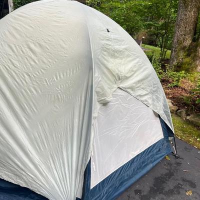 5’ x 4’ Diamond Brand Tent Plus Sleeping Bags (G-RG)