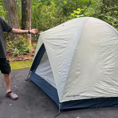 5’ x 4’ Diamond Brand Tent Plus Sleeping Bags (G-RG)