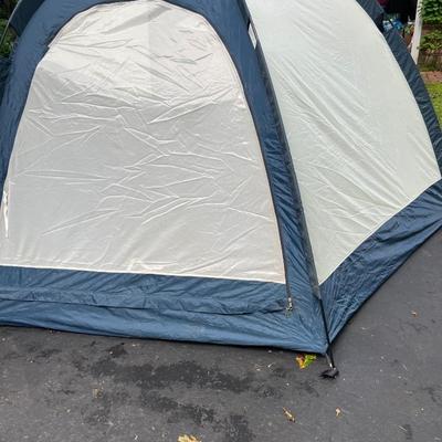 5’ x 4’ Diamond Brand Tent Plus Sleeping Bags (G-RG)