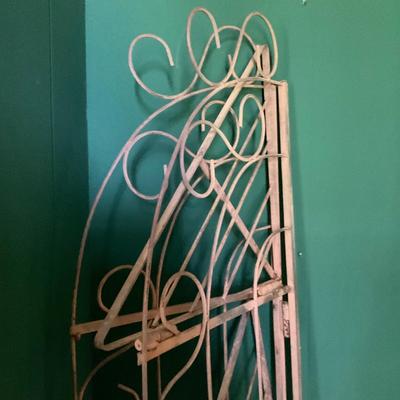 O8 Mid-Century Folding Metal Corner Plant Shelf