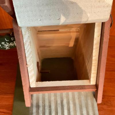 O12 The Pro Shop Golf Bird House