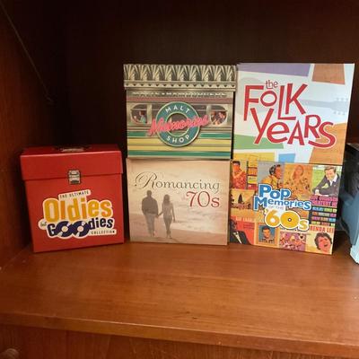 O13 Large Lot of CD's with CD Collector & Tray