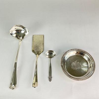 D29 Set of 4 Silverplate Serving Pieces
