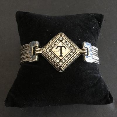 Very nice silver toned, magnetic bracelet